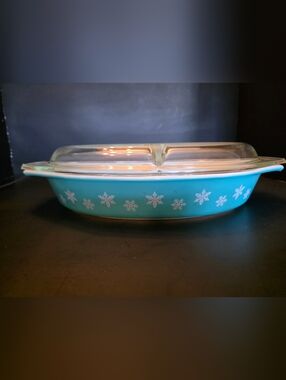 Pyrex Turquoise Snowflake Divided Casserole Dish with Clear Lid